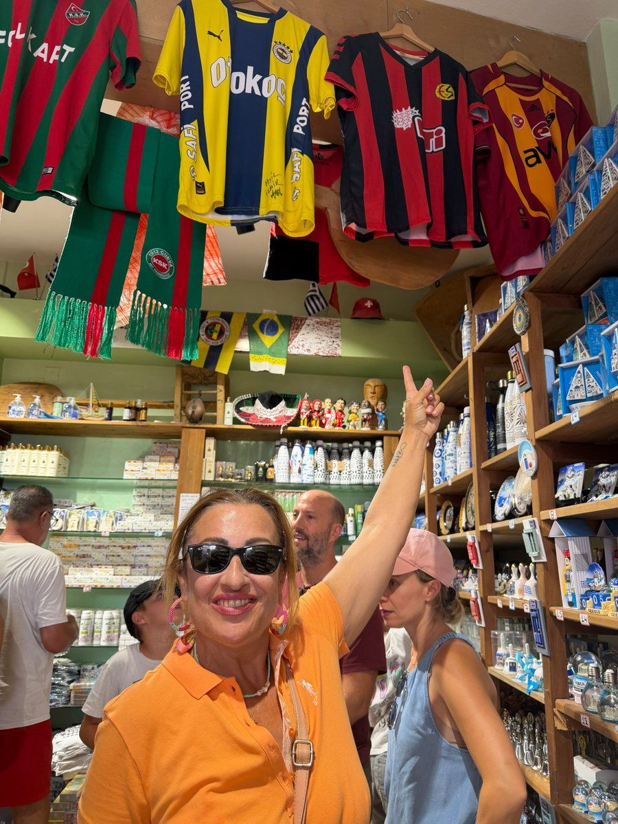 sevascn's tweet photo. Chios adası pirgi köyünde tanos kardeşimizin dükkanı armamız heryerde 🖤❤️ büyüksün esesim https://t.co/I9SUNoZBLm