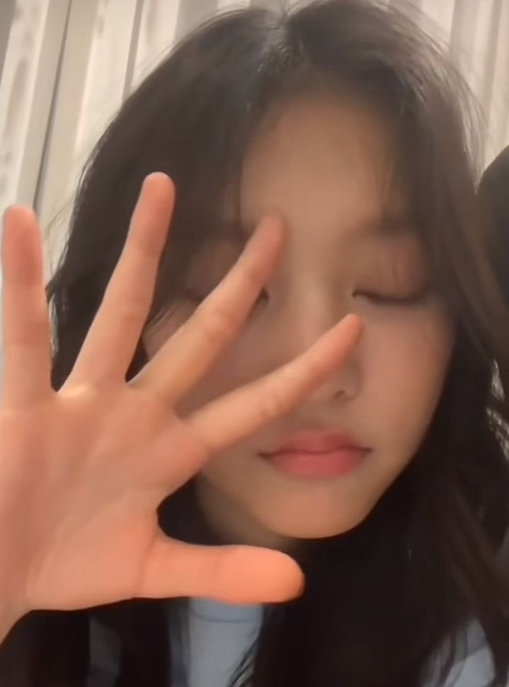 HAERINpul's tweet photo. Adek izin off ya mau tidur screentime nya dah habis 😴 https://t.co/WiOXVsTyOj