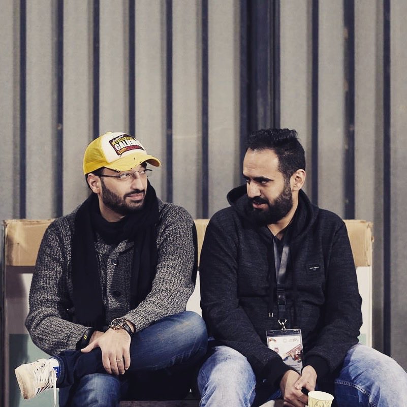 S5G's tweet photo. رحمة الله على اخي وصديقي ورفيق السنين 

لا أعرف كيف للكلمات أن تصف فقد شخص كان قريب مني كالأخ 

عرفته لسنوات وكنت اراه في كل مرة كما عرفته أول مره لم يتغير ابدا .. كان خلوقا مؤدبا طيب القلب قريبا من الجميع ومحب لهم .. صاحب واجب وبشوش لا تفارق الابتسامة وجهه

زياد رحمه الله كان من الناس اللي ما تحتاج معهم لوقت طويل حتى تشعر بأنهم أخوة كان من اولئك الناس اللي يتركون في النفس اثر لا يمحوه الغياب

اليوم اشعر بفقد اخ لا صديق او زميل ،، اليوم بفقد جلسته واتصالاته وسؤاله .. اليوم بفقد فزعته اذا احتجته ،، اليوم فقدنا كبير يا زياد 

رحلت يا زياد لكن مكانك القلب وفي الذاكرة سيرتك الطيبة وفي دعواتنا نصيب 

رحمك الله يا حبيبي وغفر لك وأنار قبرك ويجعل ما اصابك رفعة لك يوم القيامة 

اللهم ارحمه رحمة واسعة واجبر قلب أهله ومحبيه واجمعنا به في جنات النعيم

إنا لله وإنا إليه راجعون
