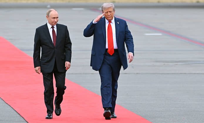 VALMICHEL7's tweet photo. — Лукашенко: война продлится ну максимум 3-4 дня.
— Симоньян: мы Украину победим за 2 дня. Что её пождать-то?
— Трамп: это была бы однодневная война! Если бы танки шли не по грязи, а по трассе.

Единомышленники! Кремлевский холуй, лубянская блядь и президент США. Испанский стыд. https://t.co/lyFrU3hc9u
