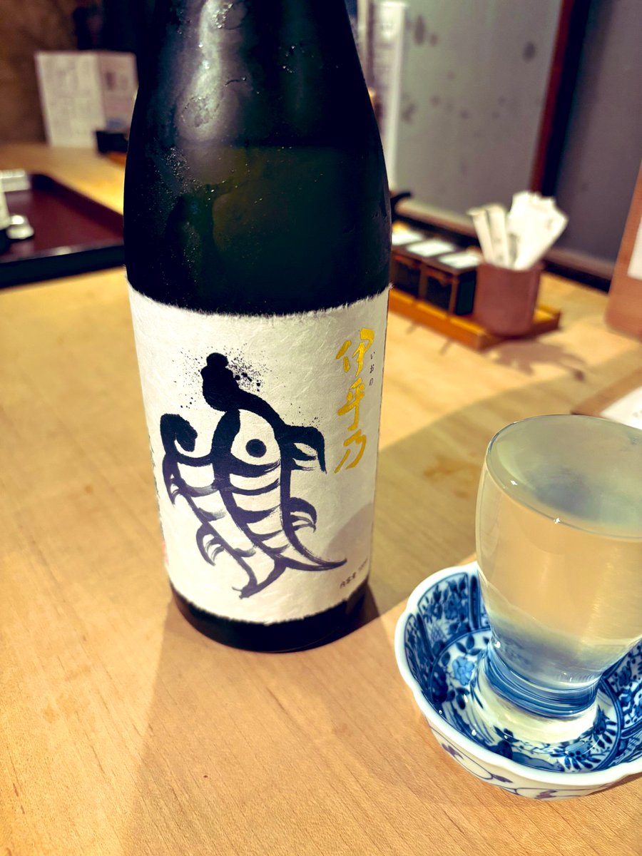 mikkeller_cat's tweet photo. 最近蕎麦で一杯やるのが地方出張の楽しみ🍶
十割そばと大吟醸ってなんでこんなに合うのか

高の井酒造　伊乎乃　大吟醸原酒 https://t.co/blxLFsdYNe