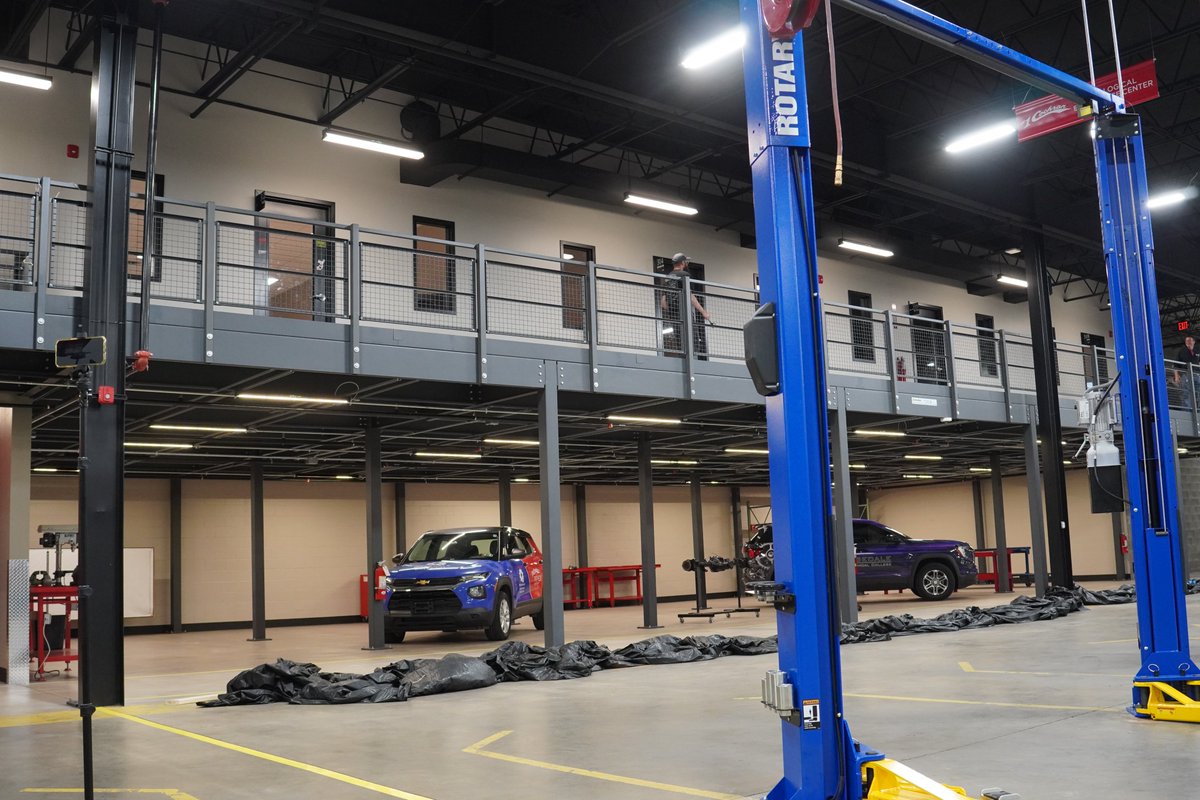 SenRobinsonPA's tweet photo. Congratulations Rosedale Technical College on the completion of a yearlong renovation of the #1 Cochran TechEx Center. This exciting transformation will allow the school to educate more students for high-demand technical careers in automotive and collision repair. https://t.co/vrOQ2IC787