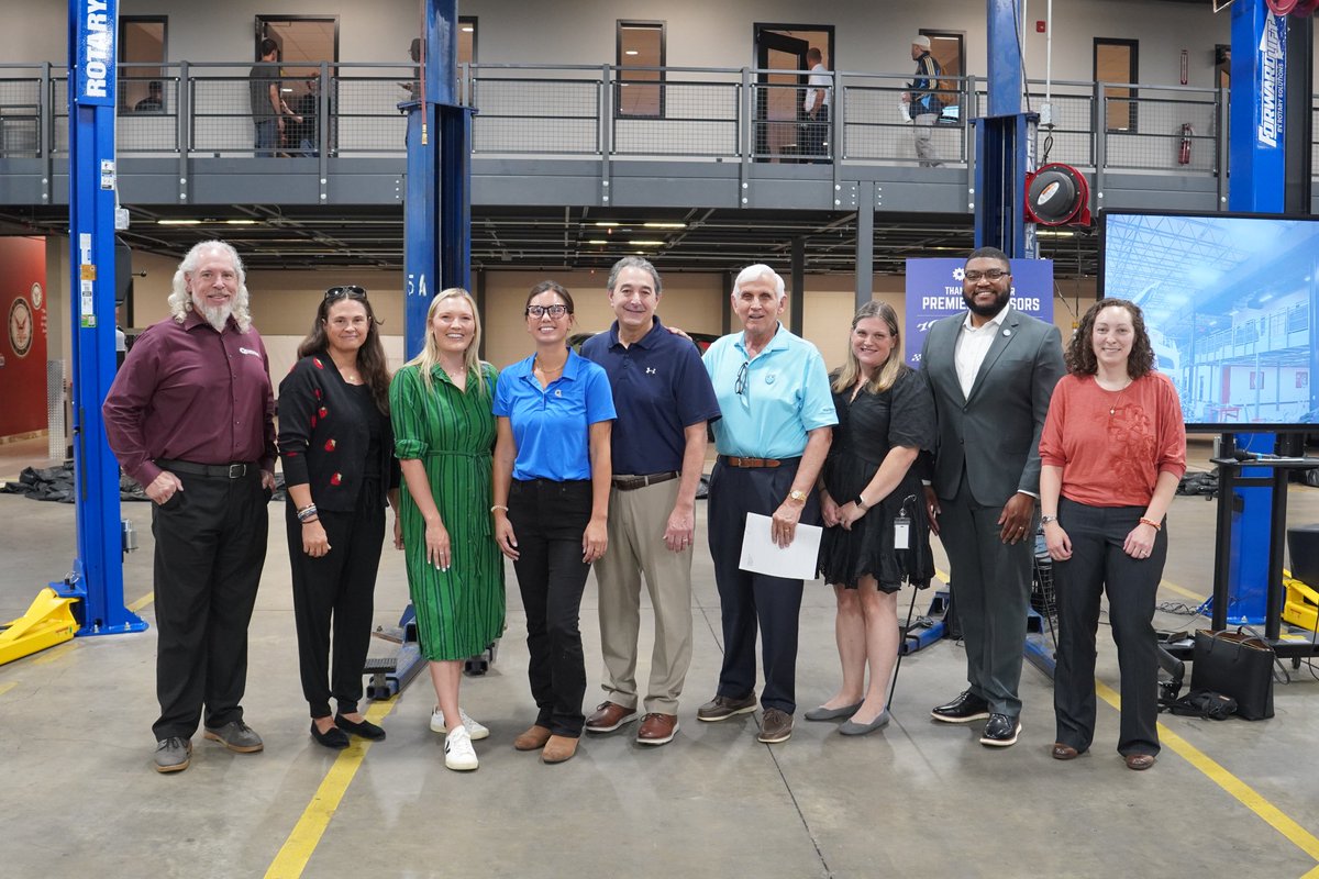 SenRobinsonPA's tweet photo. Congratulations Rosedale Technical College on the completion of a yearlong renovation of the #1 Cochran TechEx Center. This exciting transformation will allow the school to educate more students for high-demand technical careers in automotive and collision repair. https://t.co/vrOQ2IC787