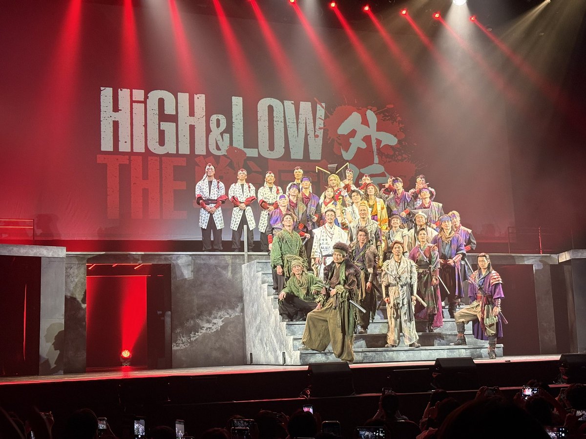 aya12_73's tweet photo. #ザ戦外伝 
HiGH&amp;LOW THE 戦国 外伝 観に行ってきたのですが、実は私ドルオタ兼ヅカオタでして、彩風咲奈さんかっこいい女性の役でメロつきまくった幸
グッズも少しだけ購入。幸。 https://t.co/fZLopQHuoS