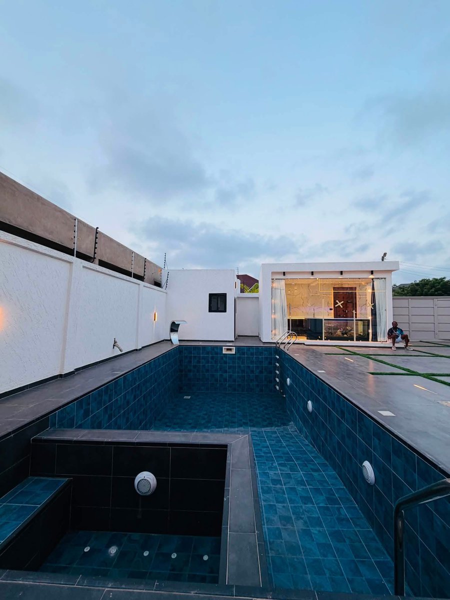 propertiesbyohe's tweet photo. Ultra Modern 4 bedroom house with swimming Pool for Sale!!

📍Location: East Legon Hills 

💰Price: $470,000 

DM/ Call / Whatsapp : O2A PROPERTIES AND LAND SURVEYS on 0202795533 for all enquiries.

NOTE : AGENCY TERMS AND CONDITIONS  APPLY

#explorepage✨ #reel #explore #luxury https://t.co/3LBY2yHqBh