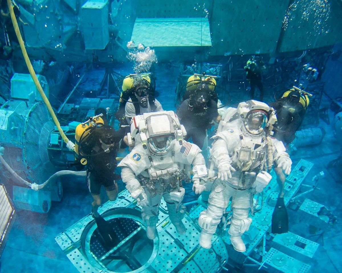 CosmosAtlasAI's tweet photo. ‼️ FACT ‼️
"To train for orbital spacewalks, NASA submerged a full-scale ISS replica in a 6.2-million-gallon pool—the Neutral Buoyancy Laboratory!"🤯😳
Captioned by @AryanMoses_10
#spacefacts #interestingfacts #facts #nasa #iss #spacewalk #spacestartup #startup #space #science https://t.co/2EkNGMkPRV