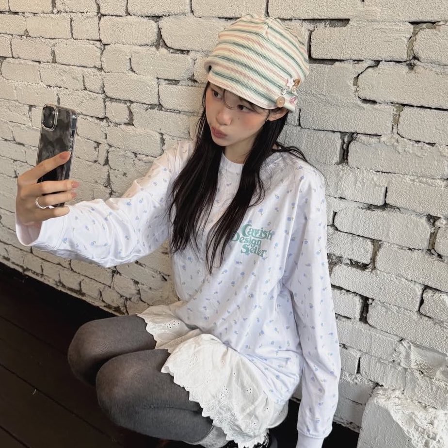 prevnseoul's tweet photo. ꒰ Pre ꒱ Cavish ⊹*⟡ 👩🏻🩵🏹 ໒꒱ ‧₊˚
flower seller logo ls tee 2 colors
★ ลด 40% เหลือ 990.- ส่งฟรี (มัดจำ 500.-)
🛩️ ส่งกลับแอร์ ♡ รับพรีจนกว่าคูปองจะหมดค่ะ
#cavish #เสื้อcavish #พรีออเดอร์เกาหลี https://t.co/AqnEglp0oH