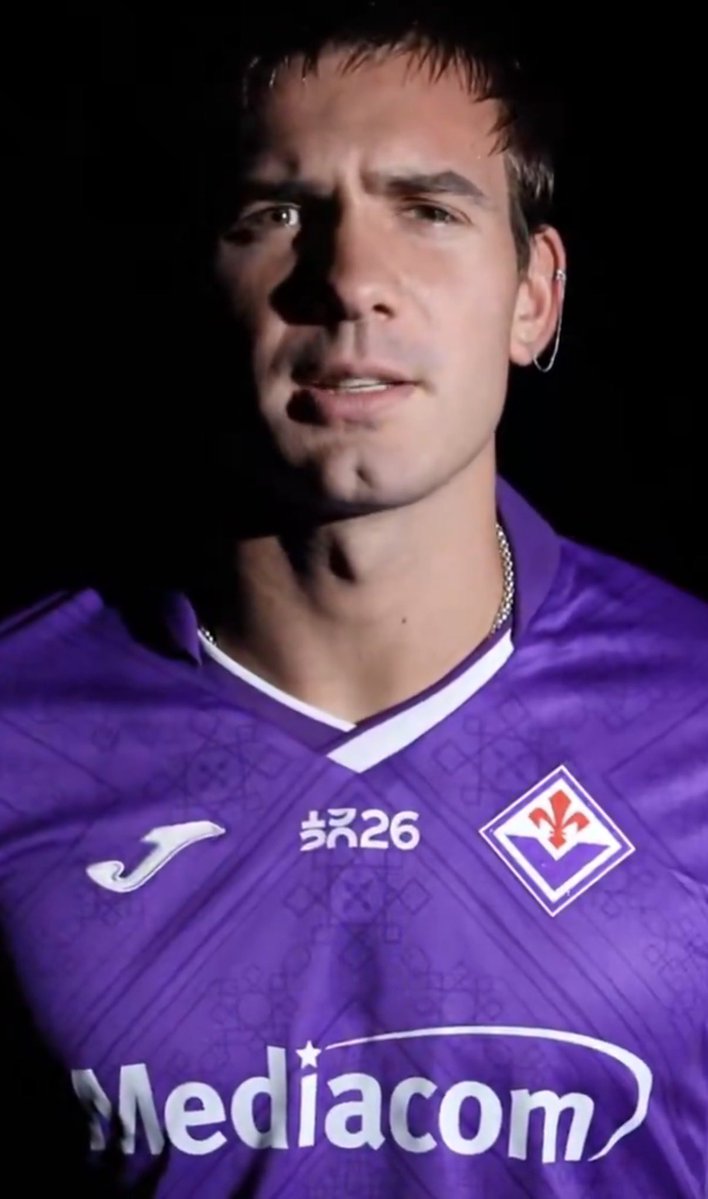 ActuFoot_'s tweet photo. 🚨 ÇA BOSSE BIEN À LA FIORENTINA CET ÉTÉ ! 👏💜

🇨🇮 Christ Inao Oulaï - 26 M€ 💰
🇫🇷 Arthur Atta - 25 M€ 💰
🇧🇷 Viery - 15 M€ 💰
🇮🇹 Giovanni Fabbian - 13 M€ 💰
🇮🇹 Marco Brescianini - 10 M€ 💰
🇪🇸 Victor Valdepeñas - 8 M€ 💰

🇷🇴 Radu Dragusin - prêt
🇪🇸 Alex Jimenez - prêt
🇵🇹 João Mário - prêt
🆕🇦🇷 Franco Mastantuono - prêt

📸 @acffiorentina