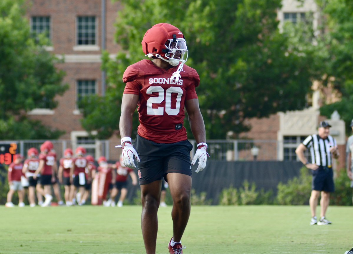 CarsonDField's tweet photo. Safe to say #Sooners true freshman RB Jonathan Hatton Jr. looks ready to go.
Hatton was a consensus 4-star recruit, and he's listed at 6-1 and 235 pounds.
Wouldn't be at all surprised if he plays a significant role in Year 1. https://t.co/nRhTrBiDxl
