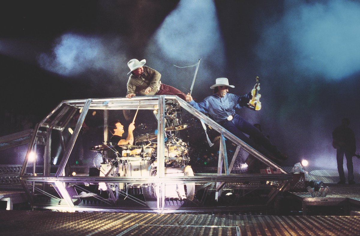 garthbrooks's tweet photo. It’s been 12 years Chicago!!! Garth is back and so is the drum pod!!! 

Garth makes his return to Allstate Arena September 11th,  12th and 13th!!! Tickets are ON SALE NOW https://t.co/QFQKNte63Q -Team Garth https://t.co/gdkL9vRHt8