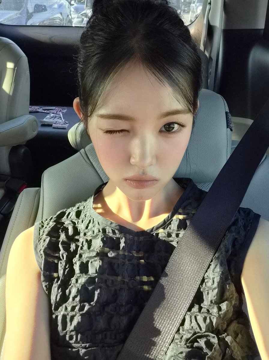 yuhapast's tweet photo. 250808 위버스 포스트

#Hearts2Hearts #하츠투하츠 #H2H #YUHA #유하 https://t.co/xEmjrmCUqV