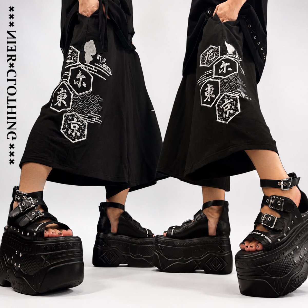 NieR_tokyo's tweet photo. 🎁プレゼントイベント🎁

和柄刺繍クロップド丈WIDE PANTS
【BLACK】

ゾロ目の日MEGA PRESENT大特価
💥💥3,333円(税込)💥💥

両サイドに大胆に施された和モチーフの刺繍が存在感を放つ、ユニセックスワイドパンツになります✨

是非チェックしてみてください🐰
https://t.co/Erjkq2zNpU https://t.co/QblgzuOWuG