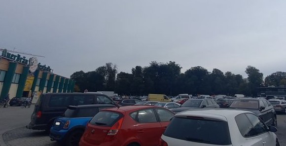 KWunsam's tweet photo. 🚗 Mehr Autos, weniger Parkplätze, höhere Parkgebühren – muss das wirklich so sein?
Die Loretowiese zeigt, wie sich Rosenheim verändert hat. Was meint ihr: Sollte das Parken dort wieder kostenlos werden?
👉 Unser heutiges Innpuls-Tagebuch lädt zur Diskussion ein. https://t.co/gkj8TPIWZM