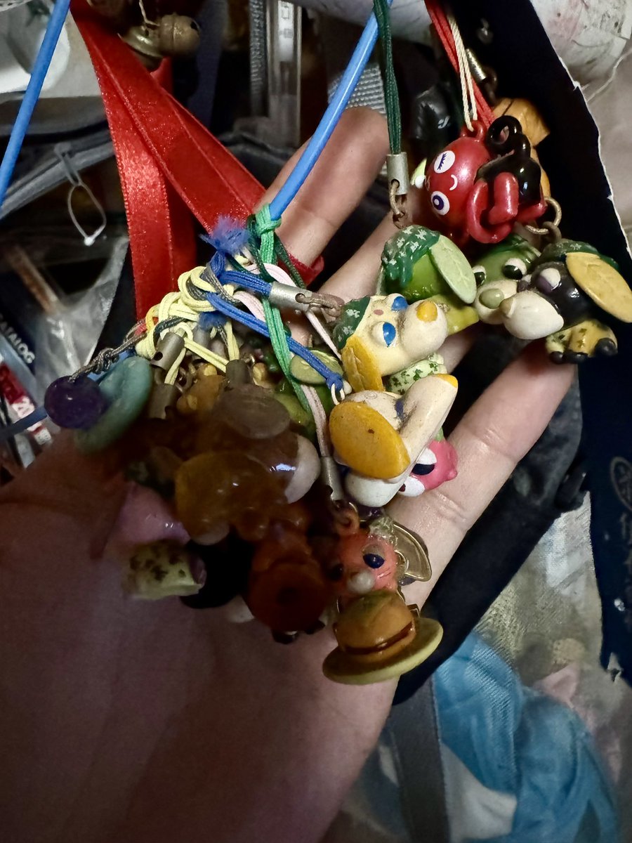 Szinva86's tweet photo. 実家ビンテージめじるしチャーム https://t.co/h8iZvC6XDs