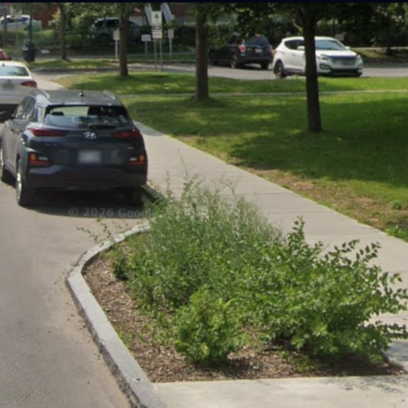 MondeAct's tweet photo. @Muffster1971 À Québec, rue de l'Espinay, pour supprimer des espaces de stationnement.
(images de l'an dernier... cette année c'est pire) https://t.co/us4Sw6KkzR