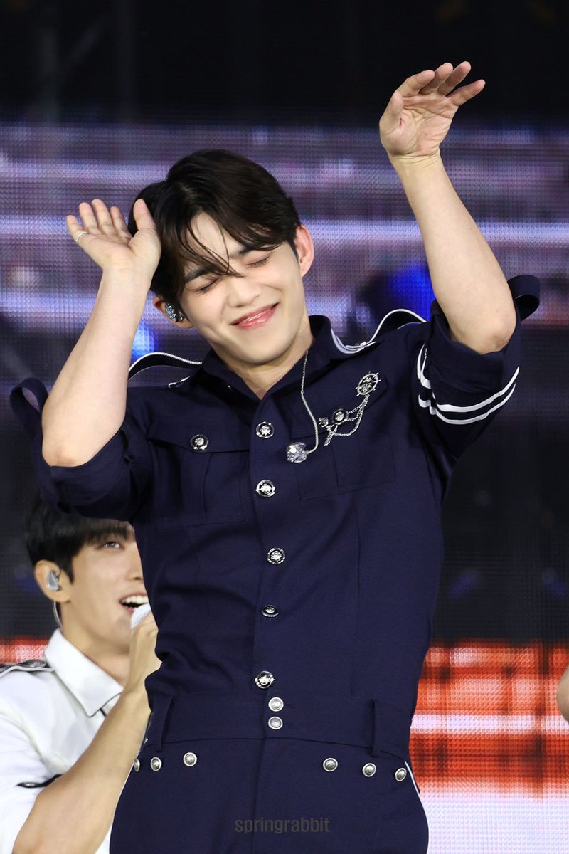 springrabbit_88's tweet photo. 260620 캐럿랜드

따따라따��� 따따라따따 따따라따따 
움움움~💖

#세븐틴 #에스쿱스 #최승철 
#SEVENTEEN #SCOUPS
#난_언제나_승철이편_생일축하해
#Its_BOSS_SCOUPS_Day
@pledis_17 https://t.co/KAtPKJ5PLo