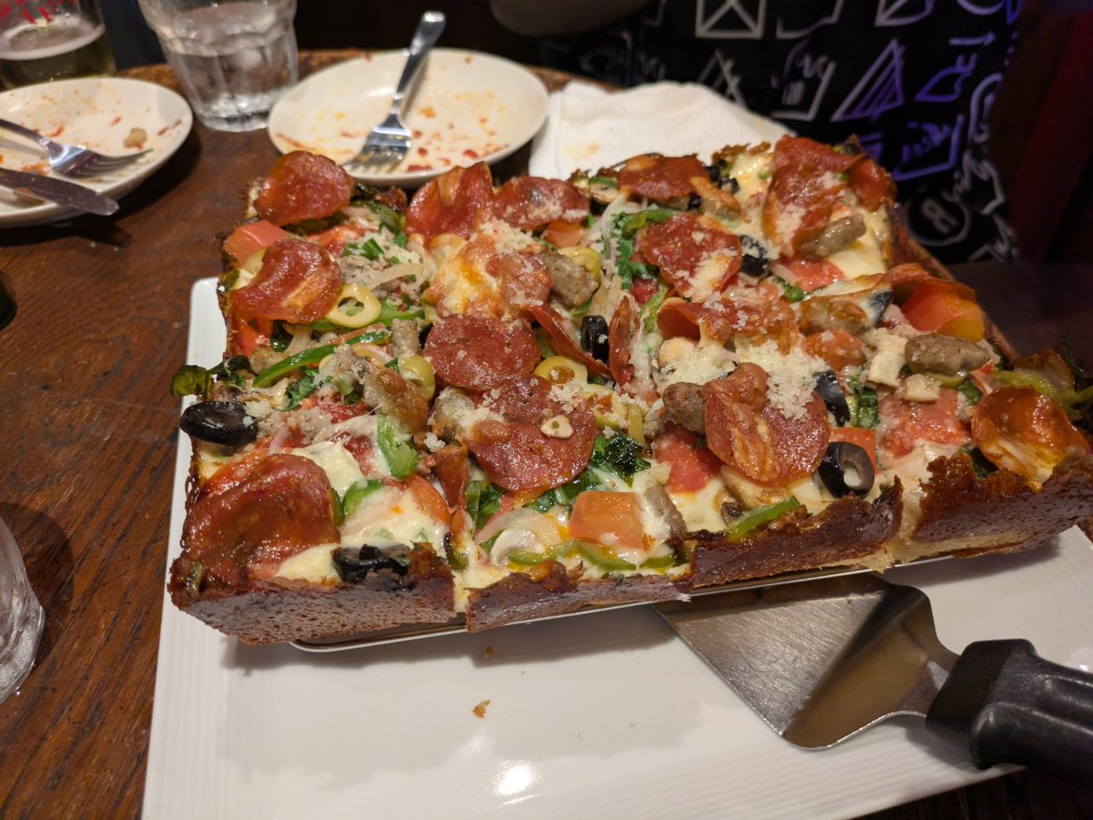888Lachesis's tweet photo. エロいピザを食しました https://t.co/U9LaX2kH7c