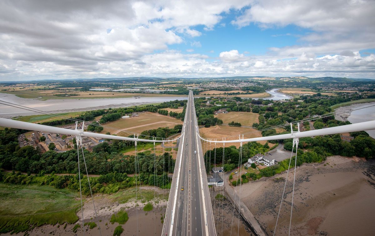 2SevernBridges's tweet photo. 🚧 #M48 Severn Bridge closed 8pm tonight to 8pm tomorrow for contraflow setup ahead of resurfacing works.

From 8pm Sat 8 Aug to 8pm Fri 18 Sept, one lane will be open in each direction in contraflow. 

Plan ahead and allow extra time. 

👉 https://t.co/8vbADUmVDh 

#SevernBridge https://t.co/x9lsMziaK4