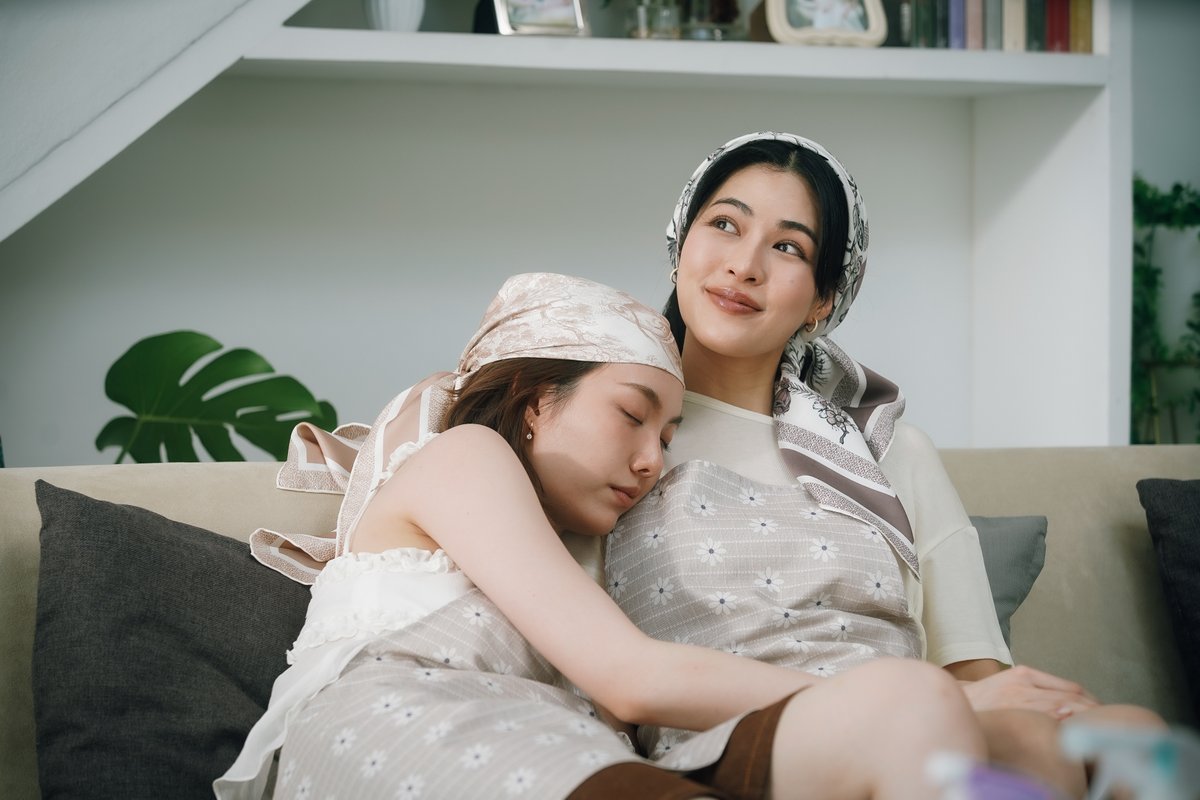 LingOrmCH3's tweet photo. เป็นเอ็นดูน้องนีนมาก แล้วมีไหล่แฟนให้ซบอะ https://t.co/x6TNL2LsLd