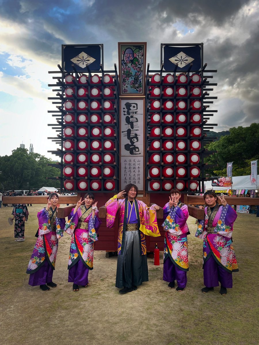 Kabuki4351's tweet photo. 【演舞報告】
8月7日・山口ちょうちん祭り

毎年楽しみな夜祭り
とても幻想的な街並みを見ながら
今年も参加させて頂きました🏮
とても暑い中☀️準備や運営に関わられました皆様
素敵なイベントをありがとうございました😊
そして明日も華舞姫の演舞は続く…
(おまけに提灯に火を灯してみたw)

#華舞姫 https://t.co/AtaQRA8R5n