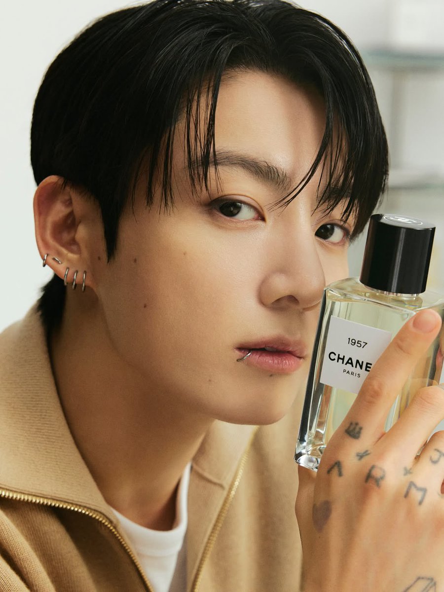 uktaekook's tweet photo. 📸 Jungkook | Chanel Official

“A story told from one scent to the next. Jung Kook, House Ambassador for Fragrances and Beauty, explores LES EXCLUSIFS DE CHANEL. A collection to be embraced like the many expressions of oneself.”

🔗 https://t.co/bOd5mLFs5b

JUNGKOOK FOR CHANEL BEAUTY  
JUNGKOOK X CHANEL BEAUTY 
#JUNGKOOKxCHANELBEAUTY