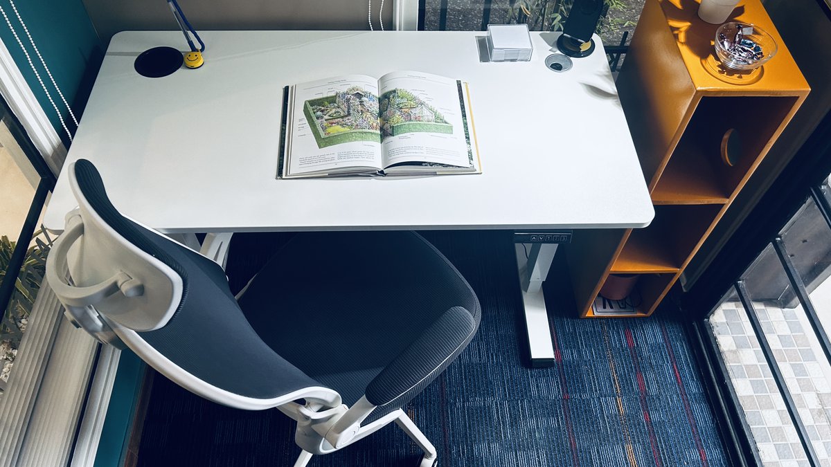 RaphaelMirera's tweet photo. Focus doesn't clock out at 5pm. Neither does our pod. Early riser? Night owl? Sunday-afternoon-type? ready whenever you are — private, quiet, and open 24/7.
📍 Prestige Mall, Nairobi 📩 info@dogo.co.ke
#Dogo #FocusMode #Nairobi #WorkspaceGoals #ProductivityHacks #FutureOfWork https://t.co/mulB2faenu