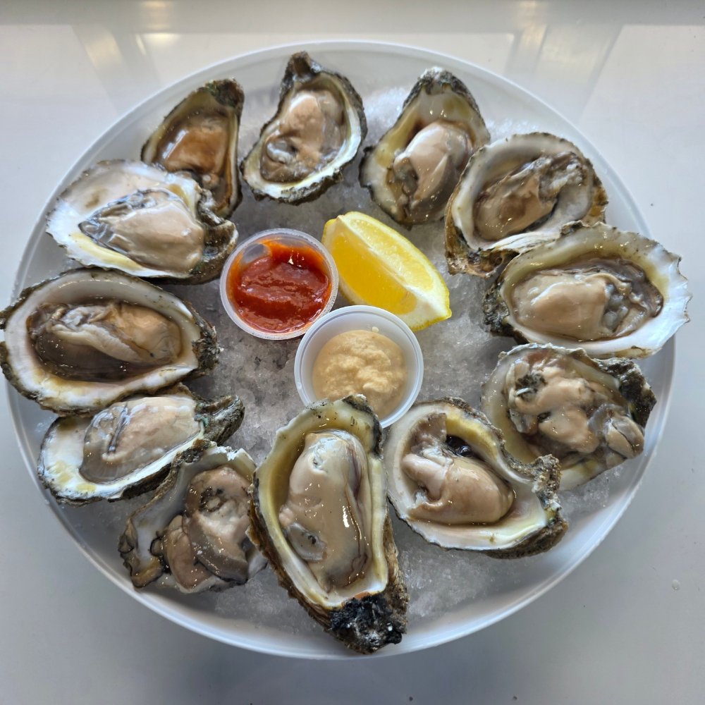 RouxsCreoleCafe's tweet photo. Straight from the GULF! Hand shucked. Fresh never frozen! (yes some places sell these things pre shucked and frozen....yuk!)
Get 6, grab a dozen!

$2.00 OFF During Happy Hour Daily from 3 to 6pm

#rouxscreolecafe #downtowngallatin #gallatinchamber #cajunfood #nashvilleeats 
https://t.co/eNm7lG6cuz