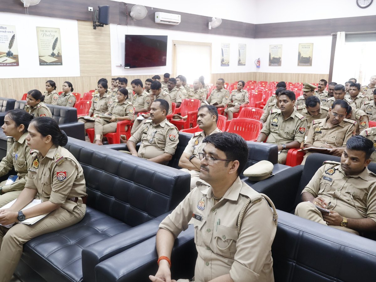 BSonujan's tweet photo. पुलिस कमिश्नरेट लखनऊ के द्वारा महिला एवं बाल अपराधों से संबंधित विधिक प्रावधानों एवं विवेचना प्रक्रिया के संबंध में प्रशिक्षण कार्यशाला का आयोजित किया गया
@lkopolice https://t.co/4iSo8EKlYw
