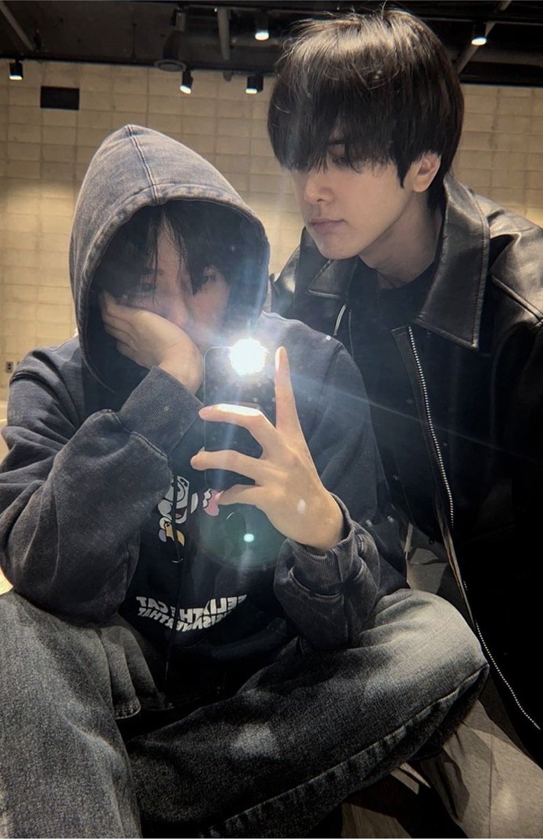 dearmyberry's tweet photo. 생일 대빵대빵 축하해 〰️🎂
#언제어디서나_영훈이편 
#0808YounghoonDay https://t.co/TCmsqRjypa