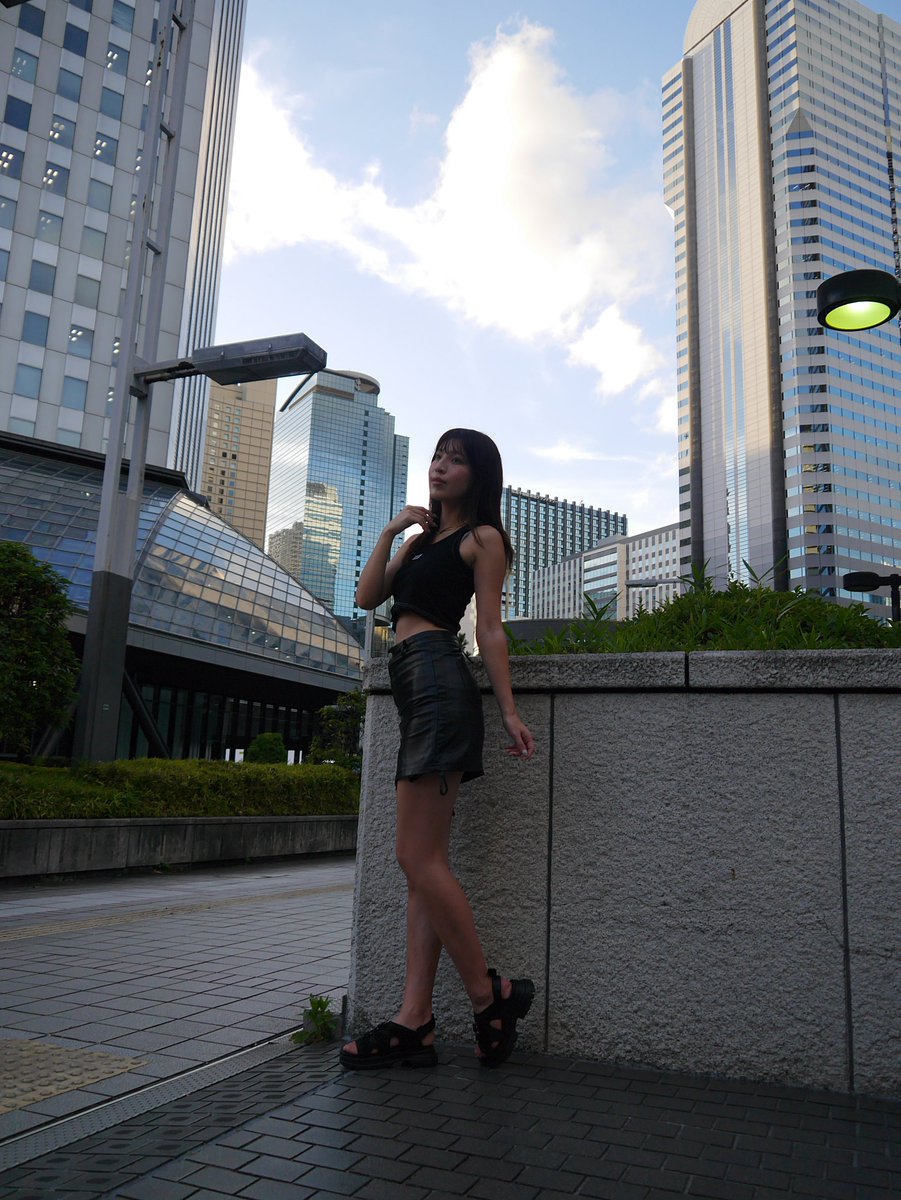 39397070's tweet photo. 📸モデルさん自主企画
🛜西新宿エリア撮影にて
🖤カレン ちゃん @karen_portrait 
🏬都会的雰囲気を意識しました
🏁明と暗の比較写真２枚です https://t.co/4Dh3ZweURl