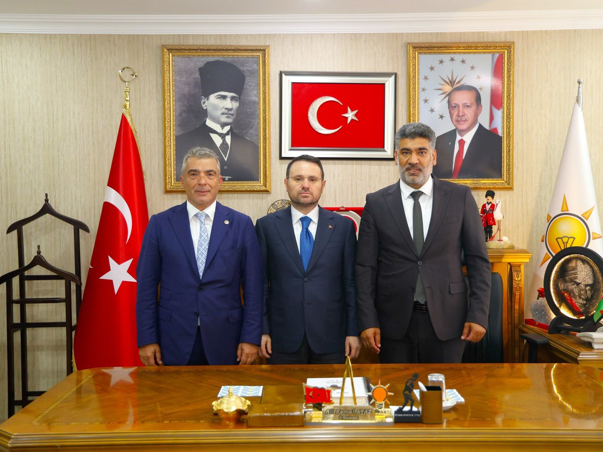 canturkalagoz's tweet photo. Adalet Bakanımız Sayın Akın Gürlek ile birlikte, AK Parti Iğdır İl Başkanlığımızda, İl Başkanımız Sayın Ali Kemal Ayaz’ın misafiri olduk.

Sayın Bakanımız ve İl Başkanımızla Iğdır’ımızın geleceğine dair istişarelerde bulunduk.

Nazik ev sahipliği için kıymetli İl Başkanımıza teşekkür ediyorum. 🇹🇷