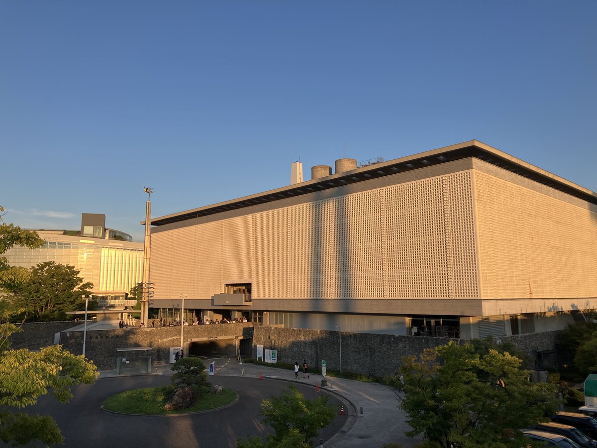 penpit190's tweet photo. ホールライブの楽しさも
ホールをライブハウスに変えるのも
オーラルがホールでやる意義を堪能できた
ホール大好きだからこれからもやってくれることに嬉しさと楽しみな気持ち
オーラルは演出も最高なんよ
GoogleマッパーとかハレルヤとかMC面白すぎた
#オーラル_HSH https://t.co/cfAMsBuAQd