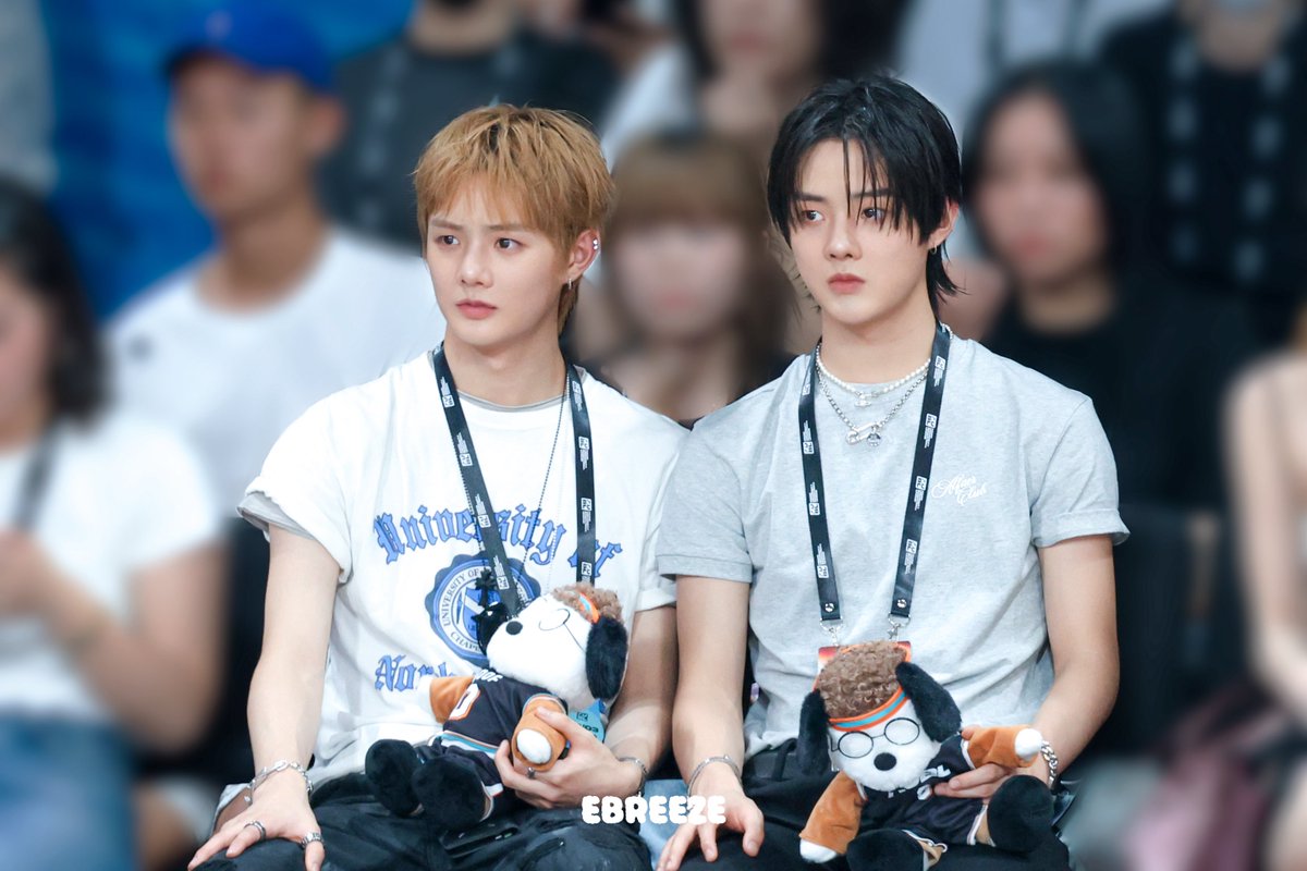 EBreeze__'s tweet photo. 260808 🎂🎂🎂

싱크로율 100%! 생일 축하해🥳🥳🥳

#GRID_TRAINEE #LUKAS  #루카스 #Matthew #매튜 https://t.co/dyQOCC36VY