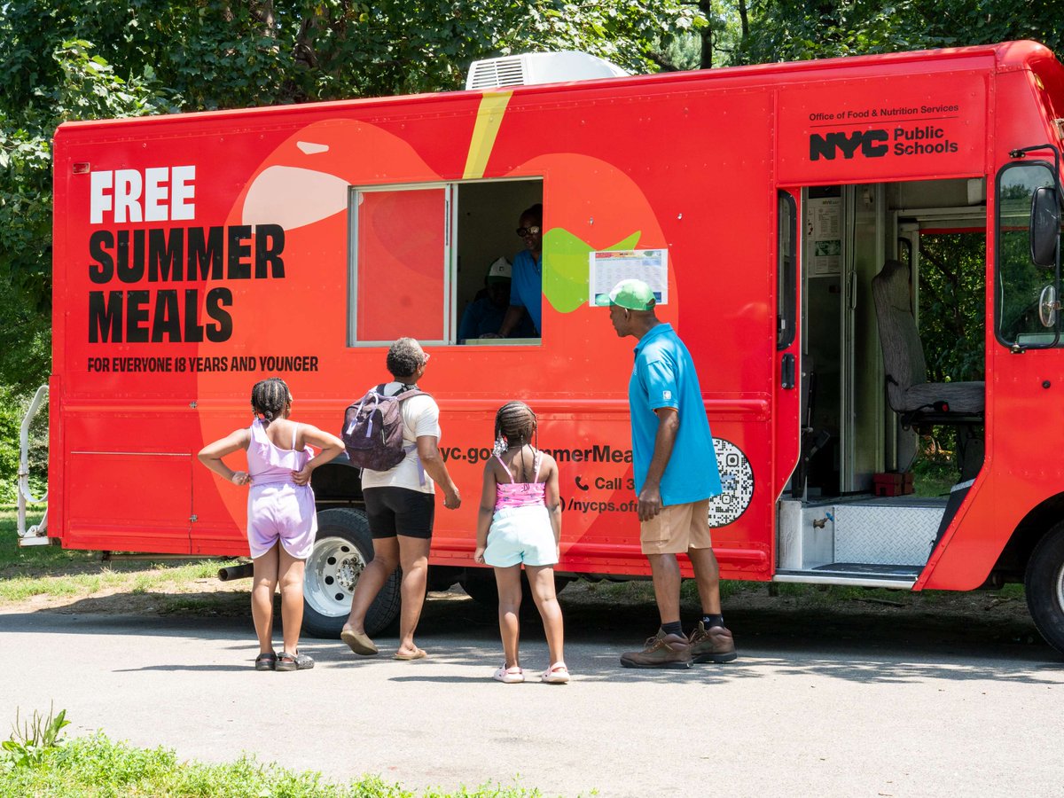 prospect_park's tweet photo. Beep, beep! Free summer meals lunch for youth 18 &amp; under at Prospect Park (Parkside + Ocean Ave entrance). Weekdays 10am–4pm and weekends 10am–3pm. Need SNAP help? Visit Tues, Aug. 11 for on-site support from Public Health Solutions. https://t.co/qvQIvNYoQ2. c. Peter Fois. https://t.co/hiA1fZWX0b