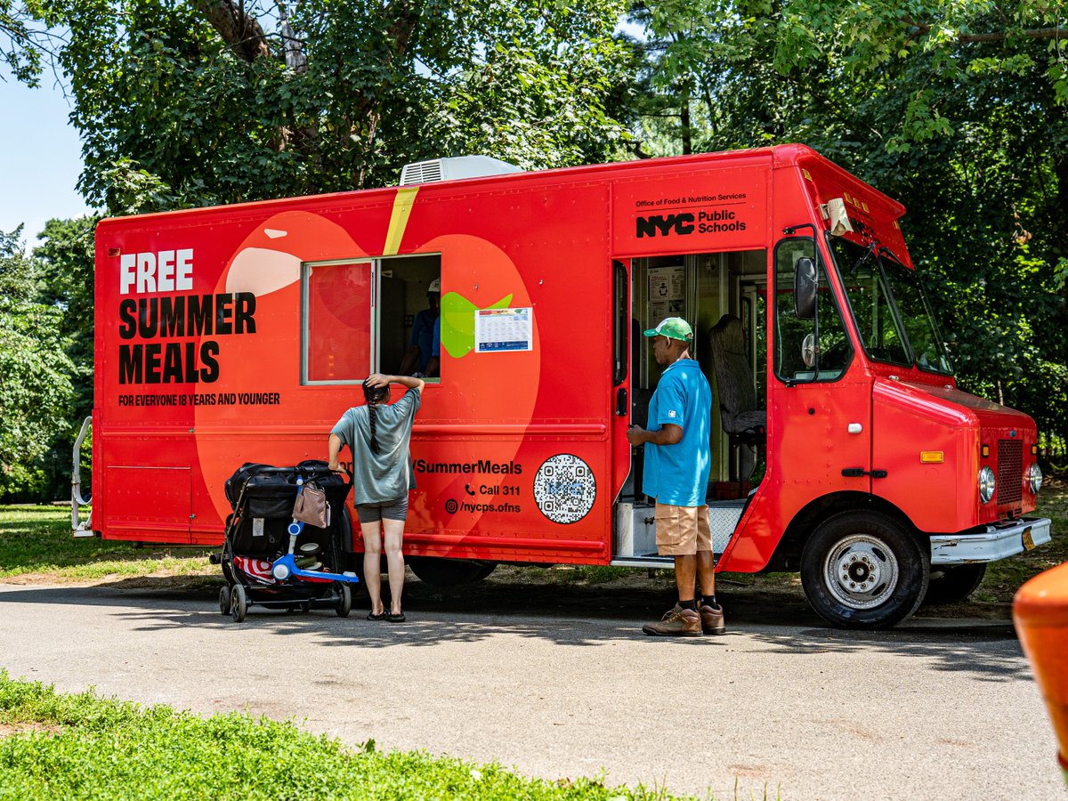 prospect_park's tweet photo. Beep, beep! Free summer meals lunch for youth 18 &amp; under at Prospect Park (Parkside + Ocean Ave entrance). Weekdays 10am–4pm and weekends 10am–3pm. Need SNAP help? Visit Tues, Aug. 11 for on-site support from Public Health Solutions. https://t.co/qvQIvNYoQ2. c. Peter Fois. https://t.co/hiA1fZWX0b