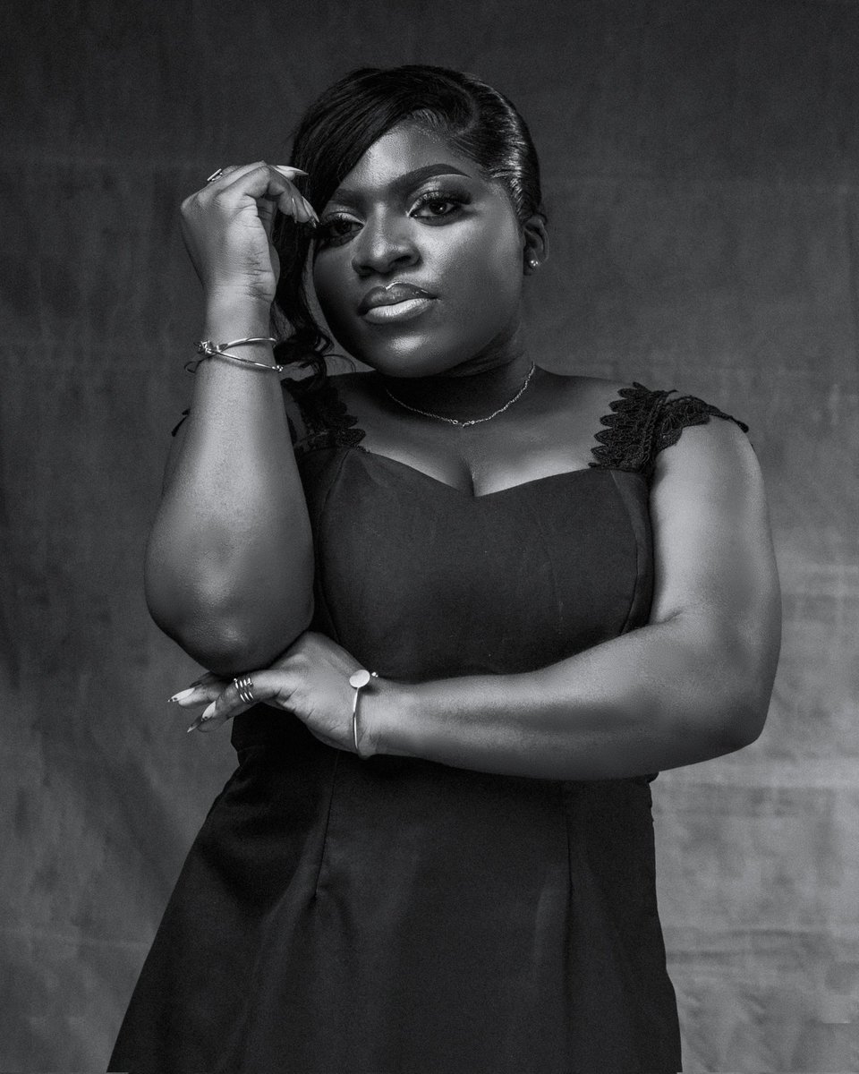VictoriaOlayori's tweet photo. Just because I remember this app today. 

Birthday portraits photographed by me. https://t.co/oxDT4LiPru