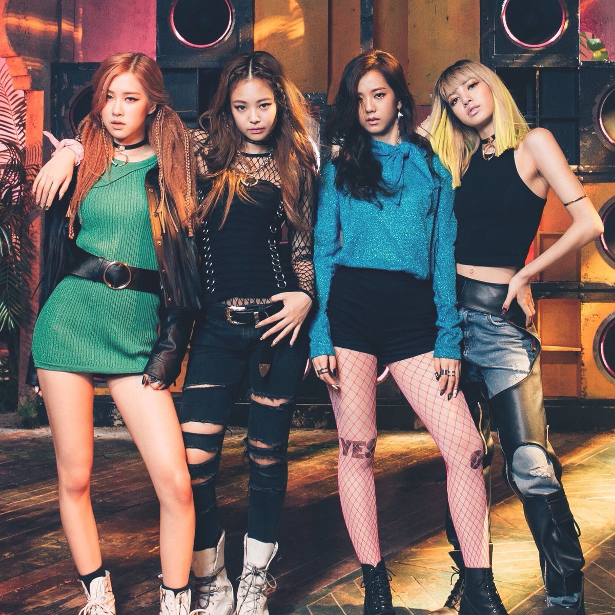 sboficial's tweet photo. Há 10 anos, o BLACKPINK debutava com BOOMBAYAH e WHISTLE.

O grupo formado por Jennie, Lisa, Rosé e Jisoo é um dos principais responsáveis pela expansão mundial do k-pop.