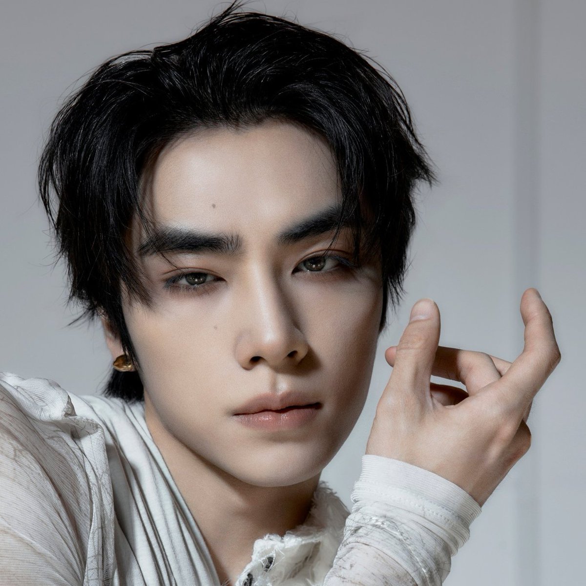 OneilyMusic's tweet photo. Happy 27th birthday to XIAOJUN  of WayV! https://t.co/08l2kqnAhG