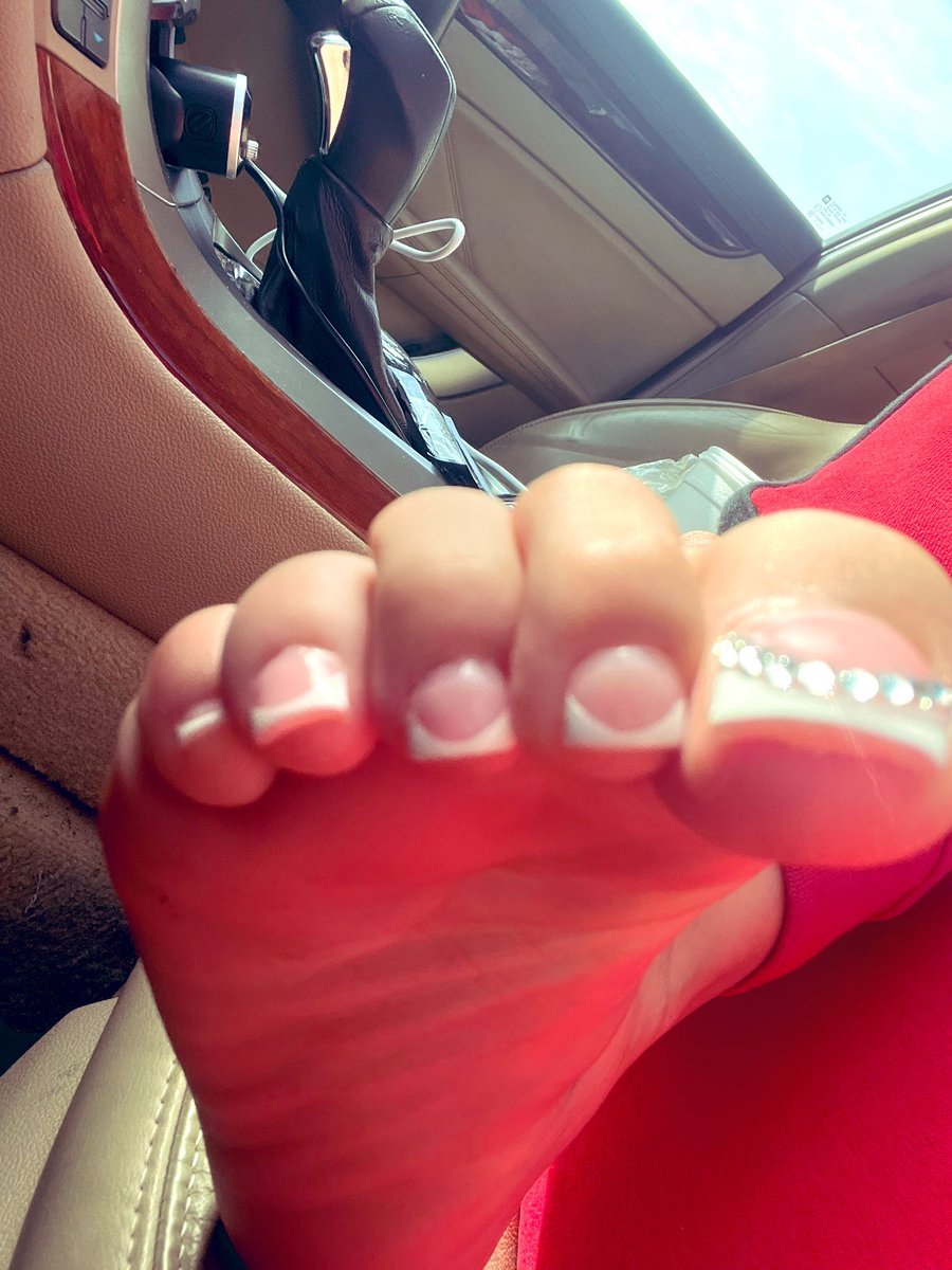dabaybbe's tweet photo. the face😍😍😍 + the toessss👅🤭🤭😍. 

#soles #prettyfeet #lightskin #feetِ #findom #toes #viralㅤㅤ https://t.co/RLtLGzrPu1