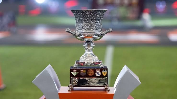 mostbethaber's tweet photo. 🏆2027 İspanya Süper Kupa maçları, şubat ayının ilk haftasında İstanbul’da oynanacak.

🆚Yarı final eşleşmeleri: 

⚽️Real Sociedad-Real Madrid
⚽️Barcelona-Atletico Madrid

#futbol #kupa #ispanya #final https://t.co/2X552AqRPk