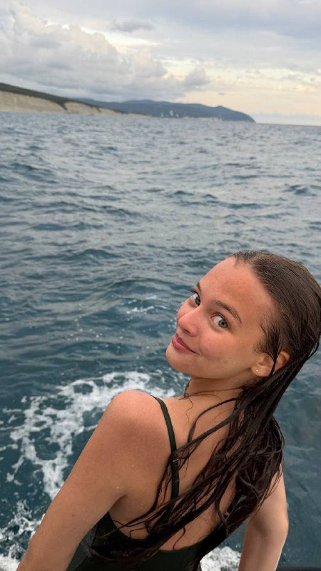 celebfanfance's tweet photo. Anna Pavaga est trop belle 😍😍🤣 https://t.co/MFjLIG75Zw