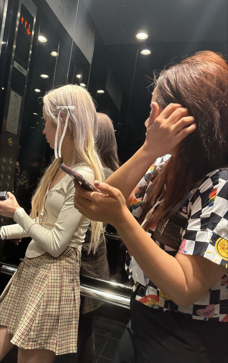 26fri_'s tweet photo. วันนั้นนี่หายใจไม่ออก ใกล้เกิน😭 https://t.co/nz7rb9VxPy