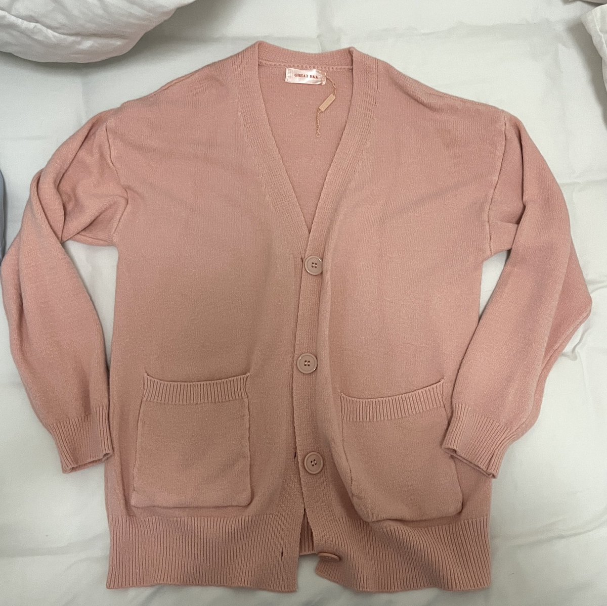 ChaapeacXh's tweet photo. คาร์ดิแกน ใส่ไป 2 ครั้งค่ะ สีจริงสดสวยกว่าในรูป  ผ้านุ่มมาก 90-. รส.  #ส่งต่อcintage  #ส่งต่อเสื้อผ้ามือสอง #ส่งต่อstylist #ส่งต่อเสื้อผ้ามือ2 #ส่งต่อเสื้อผ้ามือสองสภาพดี #ส่งต่อvgh #ส่งต่อเสื้อผ้ามือสองราคาถูก #ส่งต่อคาร์ดิแกน  #ส่งต่อกาง #ส่งต่อvghbkk  #ส่งต่อเสื้อมือสอง https://t.co/9IWZpwG9Vu