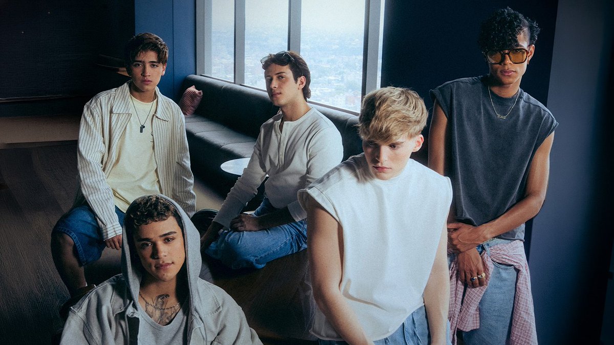 StbvBase's tweet photo. H&M x SANTOS BRAVOS concert livestream, live from Los Angeles! 🎧🌇

📅 August 18, 2026 
🕛 Timezones:
🇺🇸 12PM PDT
🇲🇽 1PM CST
🇵🇪 2PM
🇵🇷 3PM AST / 🇺🇸3PM EDT
🇧🇷 4PM
🇰🇷 4AM KST (+1) / 🇯🇵 4AM JST (+1)

Where to watch: H&M's Official YouTube channel 
🔗https://t.co/2rtVjhnJ5i 

#STBVtakesHM #SANTOSBRAVOS #hmpartner