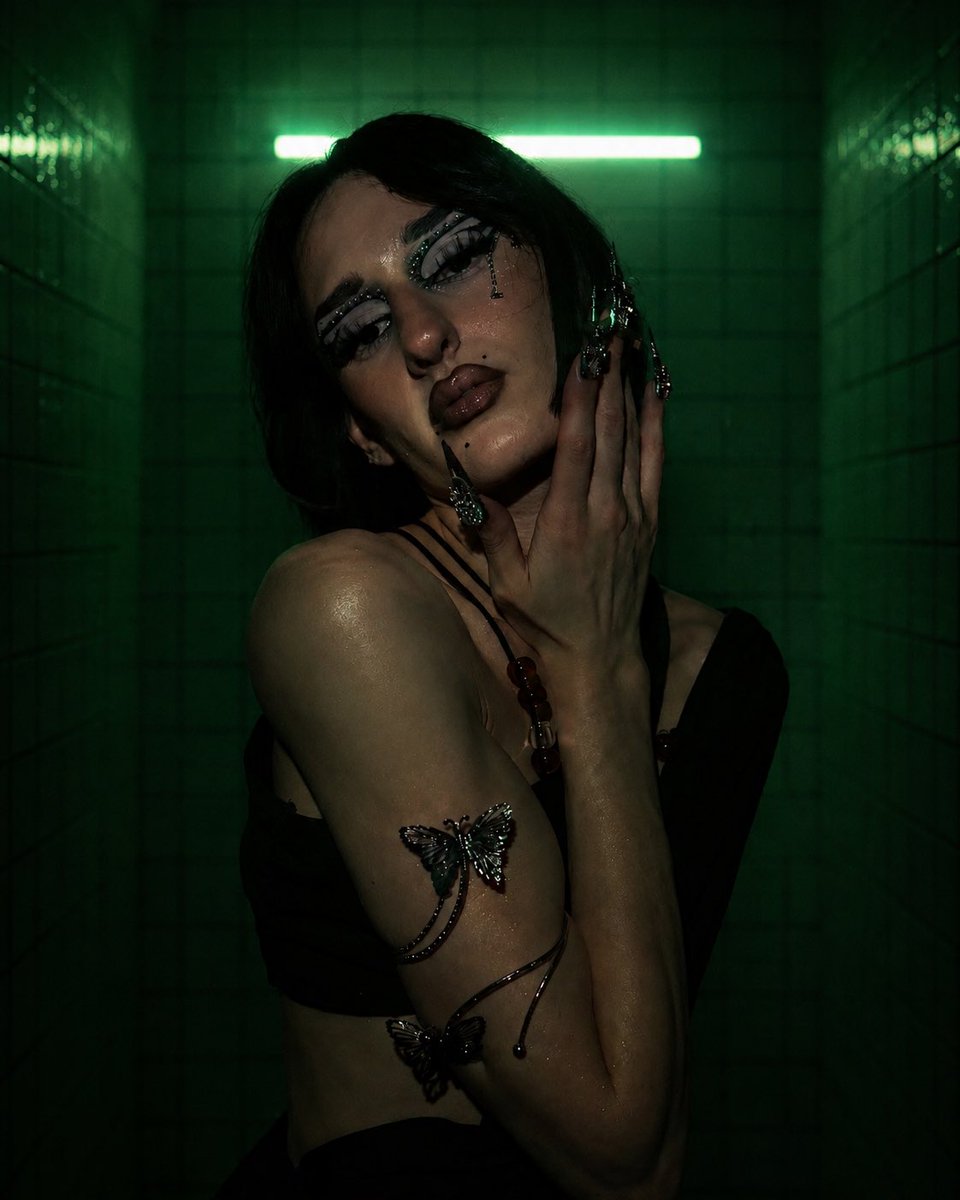 bamboo_camelleo's tweet photo. #walk like a #model #fashion #drag #makeuplook https://t.co/ytrIZPoxaA