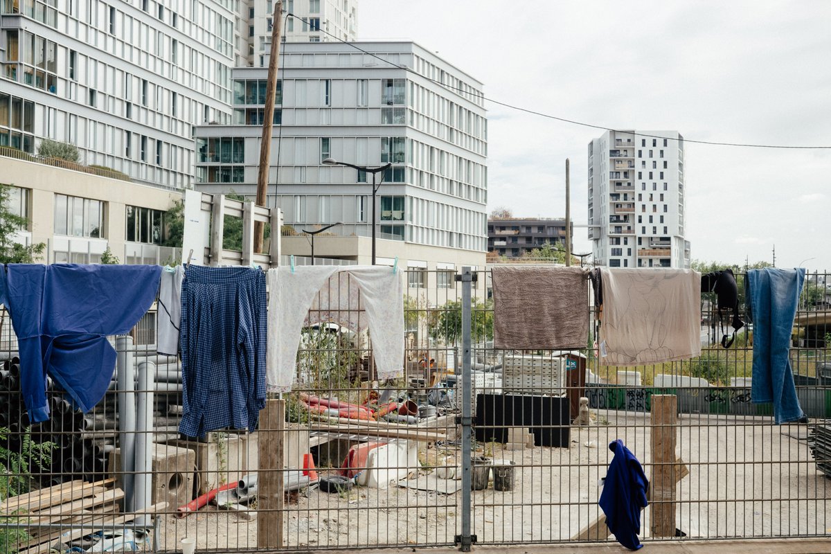 LouisWitter's tweet photo. Vous connaissez le 115 ?

C'est le numéro qu'appellent les personnes à la rue dans l'espoir d'obtenir un hébergement d'urgence.

Depuis 45 jours, les salariés du Samu Social sont en grève, accompagnés de 350 personnes sans-abri.

Reportage, hier, pour SPOT
https://t.co/5u9ZVAeC90 https://t.co/Y9N8afGSQo