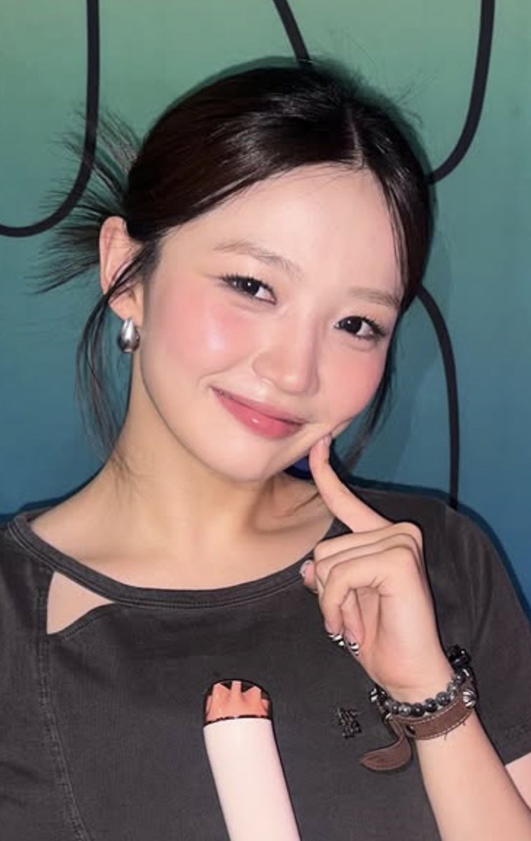 chaechaechae0ne's tweet photo. 눈은까마귀볼은복숭아 뒤통수는까치
그리고볼콕뭐임
채님귀여운거싫다면서
볼찌빵시키자 https://t.co/BBEcQoMUnV