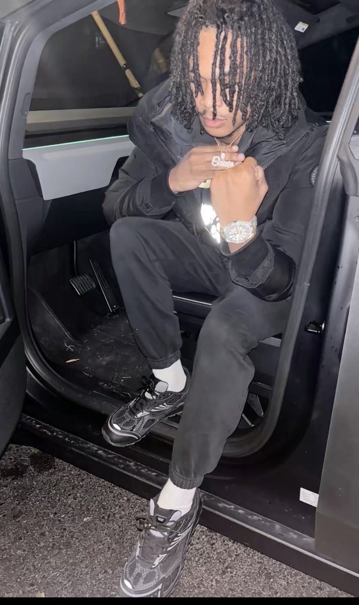 Tgsm3clutch's tweet photo. My niggas ainโt here nm but when i๐ช๏ธ feel like the guys just take control of meโค๏ธ I love you #Zmoney https://t.co/YceScaCzjr