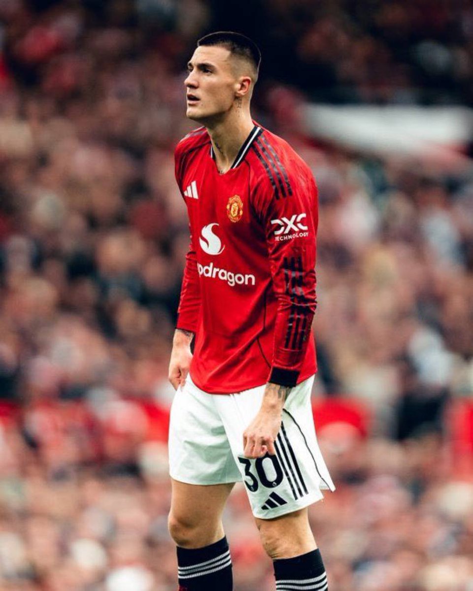 UtdBen30's tweet photo. Benjamin Sesko is still ON track to be fit for the start of the season.

He has been stepping up his rehabilitation at Carrington. 

Quickly recovery 💪 https://t.co/rTULVLu3nB