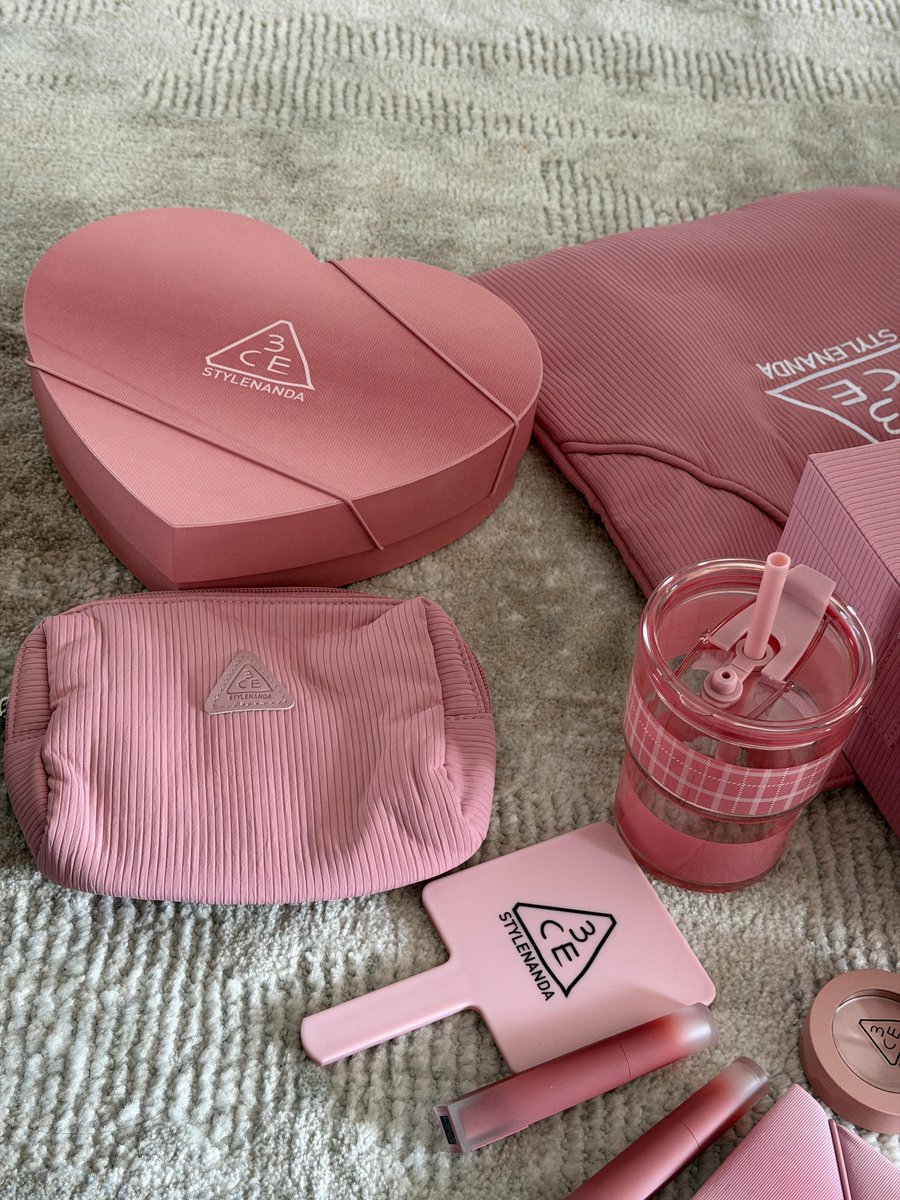 kaitypatch's tweet photo. Pretty in pink is the cutest. https://t.co/xreZQNHubC